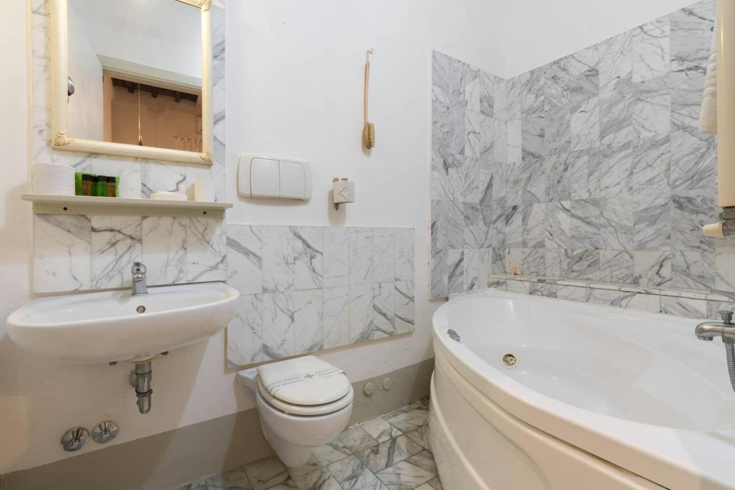 F4 - Santa Croce One Bedroom Flat 2 To 4 Guests Florens Exteriör bild
